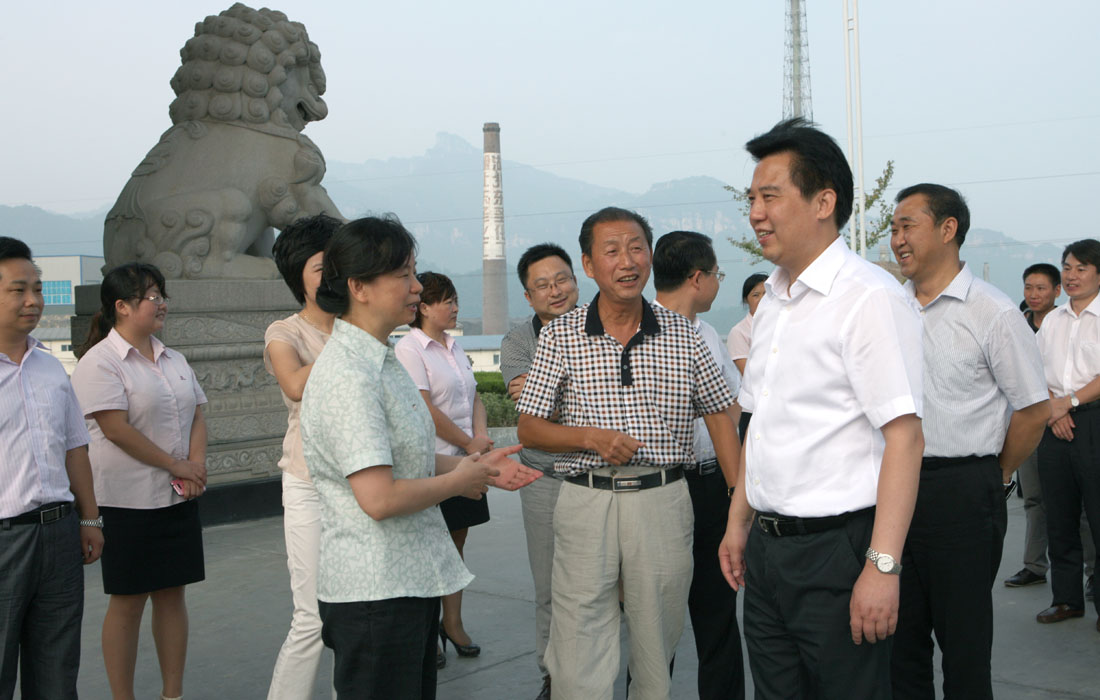 2012年8月，省委常委、宜昌市委書記黃楚平到東圣集團(tuán)調(diào)研。